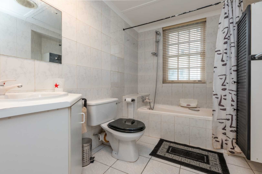 2 Bedroom Property for Sale in Sea Point Western Cape